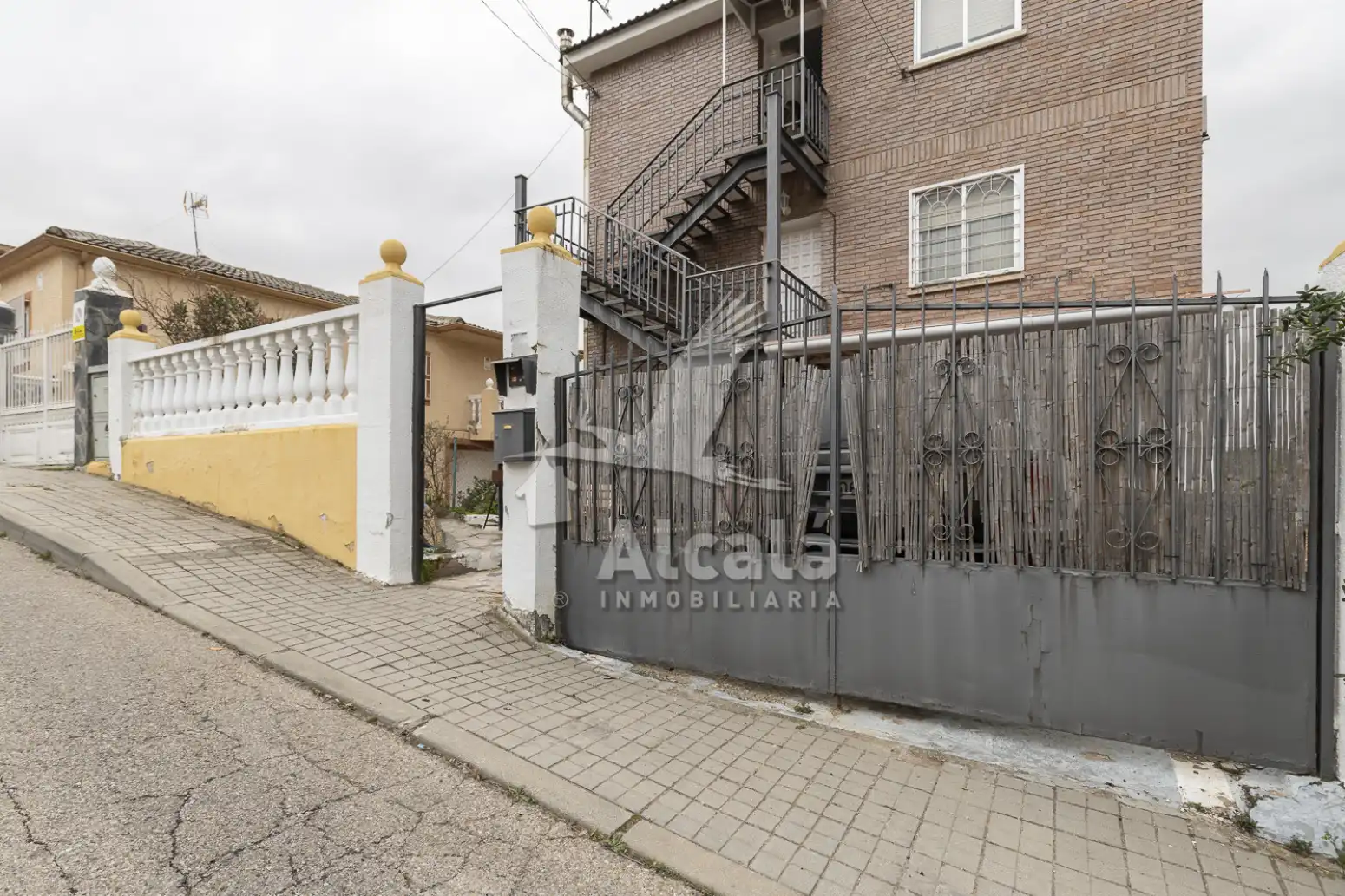 Vista exterior de Casa o xalet en venda en Villalbilla amb Aire condicionat, Calefacció i Jardí privat