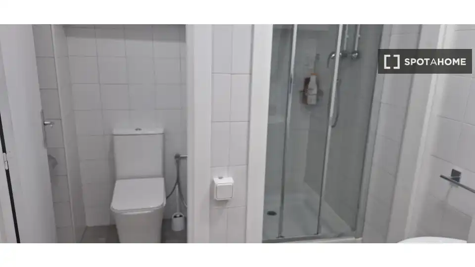 Badezimmer von Wohnung zur Miete in Rubí mit Klimaanlage, Heizung und Möbliert