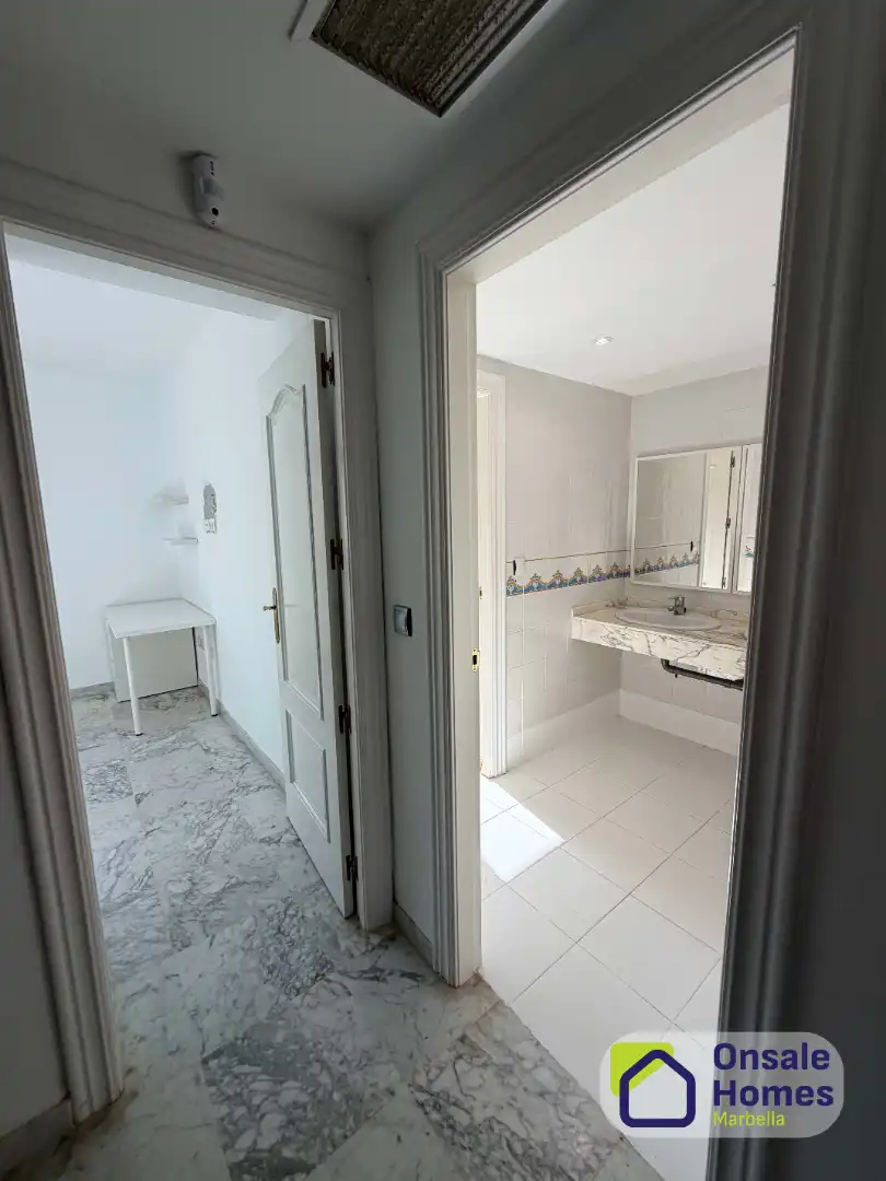 Baño de Casa adosada en venta en Marbella con Aire acondicionado, Jardín privado y Terraza