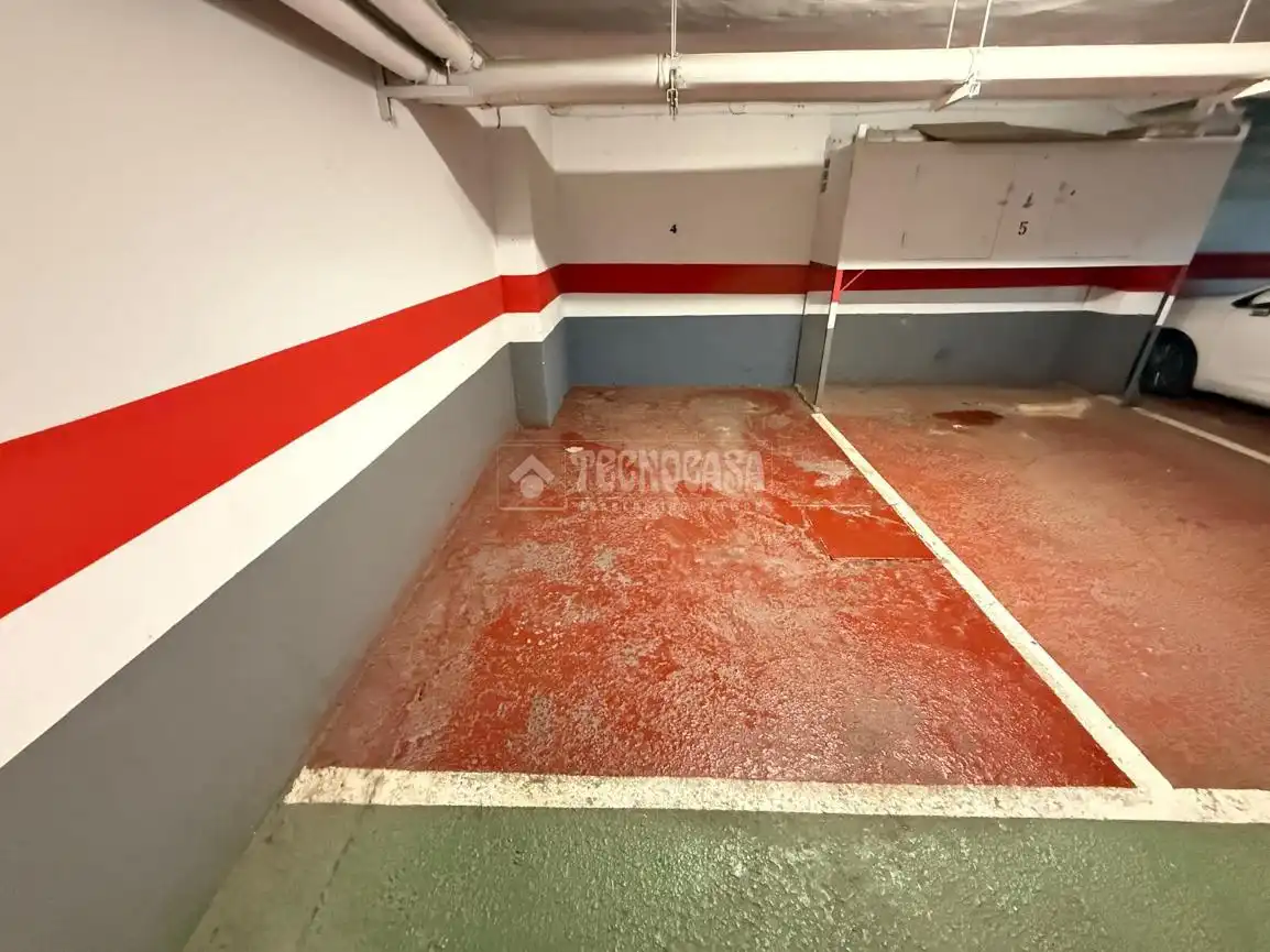 Parking de Piso en venta en Zaragoza con Calefacción, Trastero y Balcón