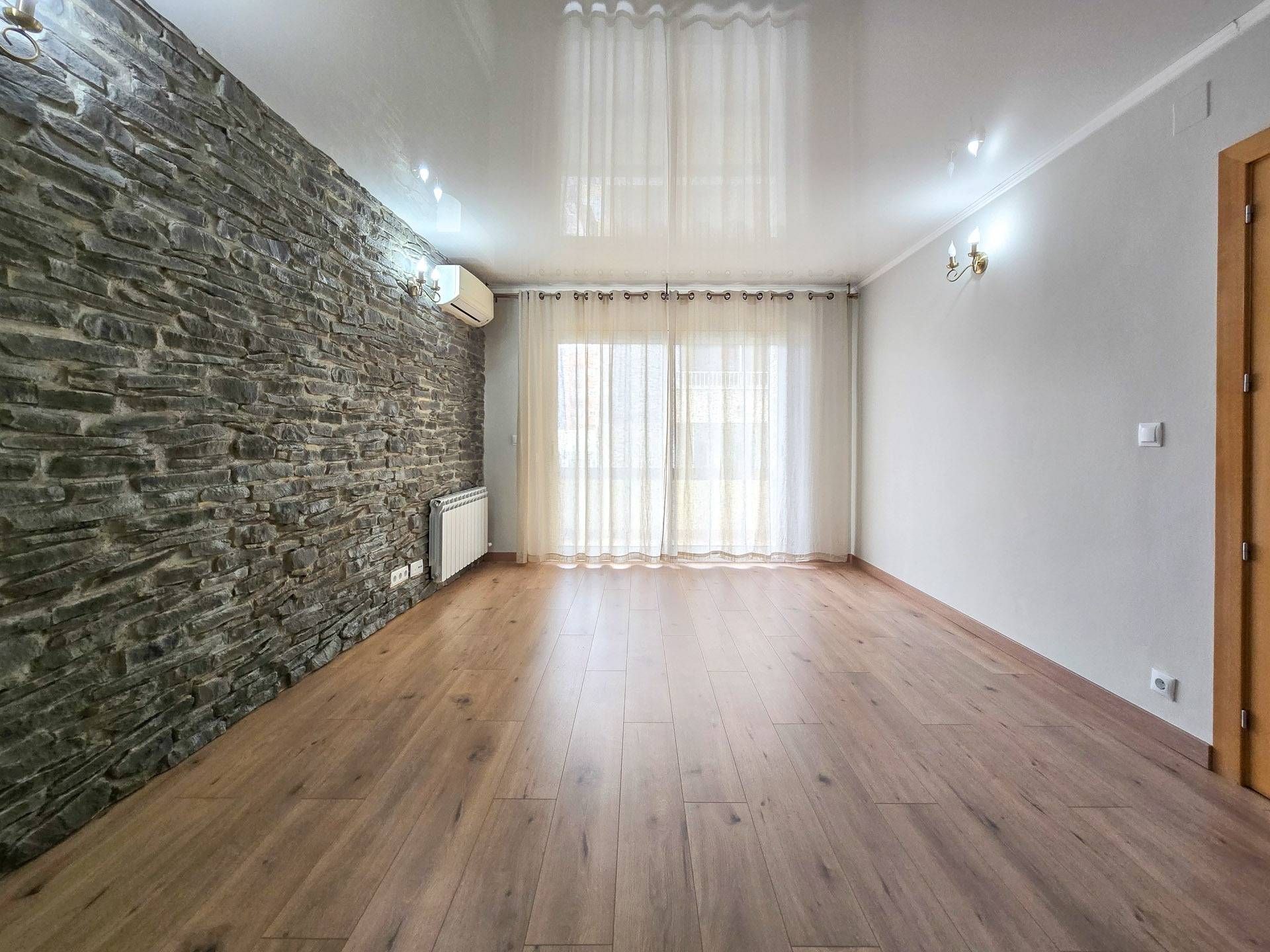 Sala d'estar de Pis en venda en Figueres amb Calefacció i Balcó