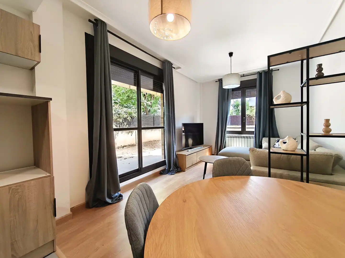 Sala de estar de Piso en venta en Lardero con Calefacción, Jardín privado y Parquet