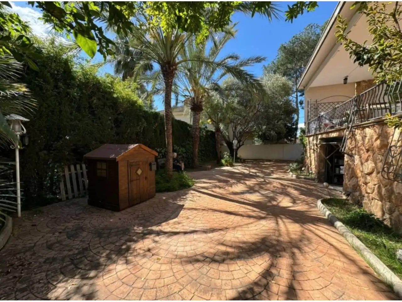 Vista exterior de Casa o xalet en venda en Riba-roja de Túria amb Aire condicionat, Calefacció i Jardí privat