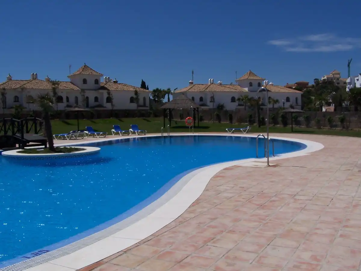Piscina de Apartament en venda en Manilva amb Aire condicionat, Calefacció i Terrassa