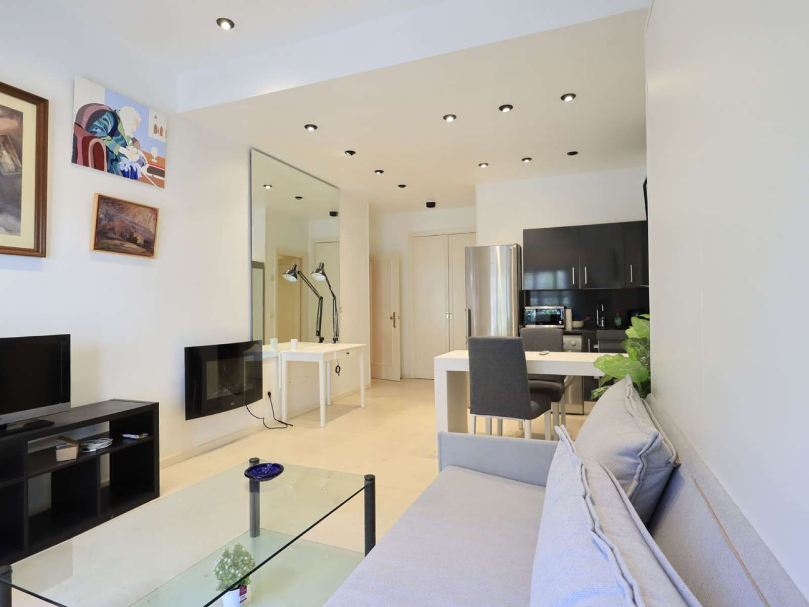 Living room of Study to share in  Madrid Capital  with Air Conditioner and Terrace