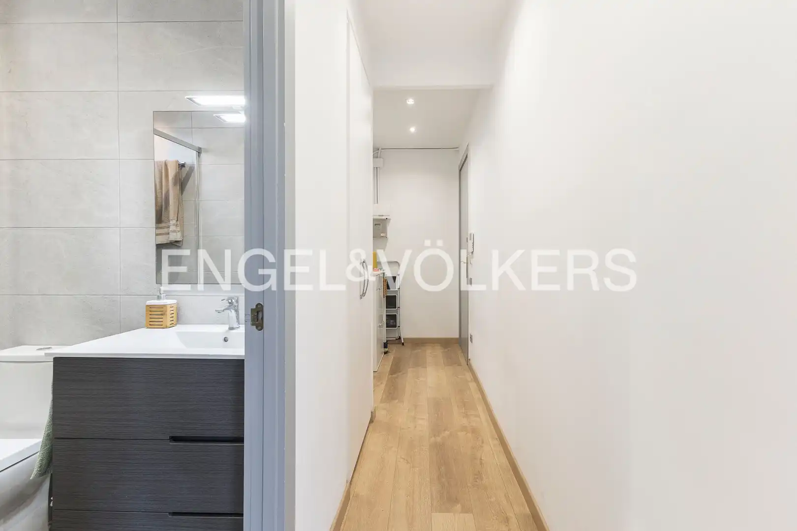 Flat for sale in Barcelona  with Air Conditioner, Heating and Balcony