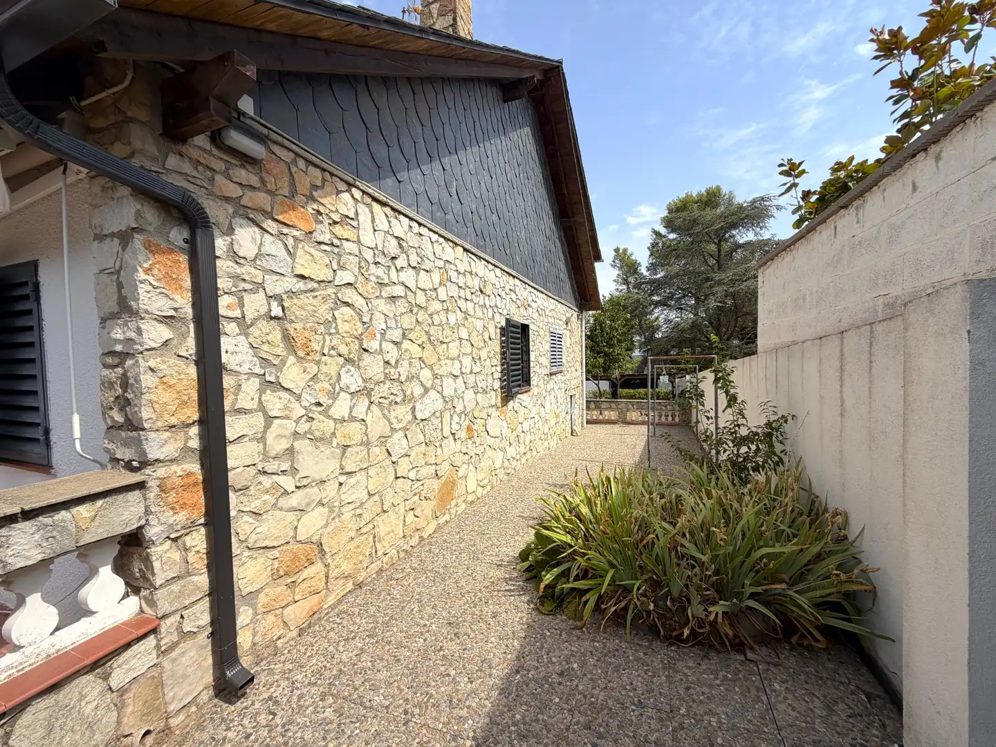 Vista exterior de Finca rústica en venda en Mediona amb Jardí privat, Parquet i Terrassa