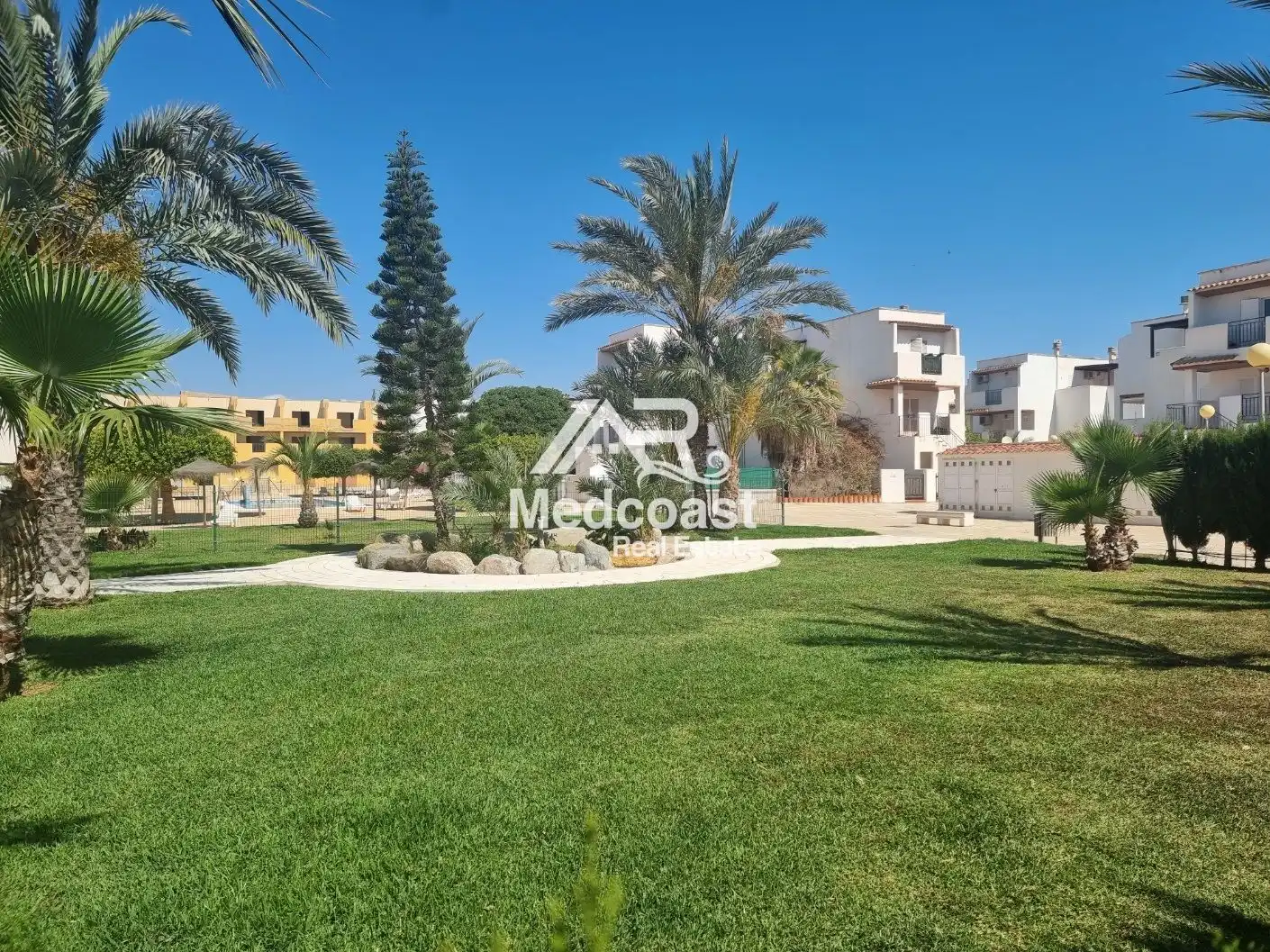 Vista exterior de Piso de alquiler en Vera con Terraza, Piscina y Amueblado