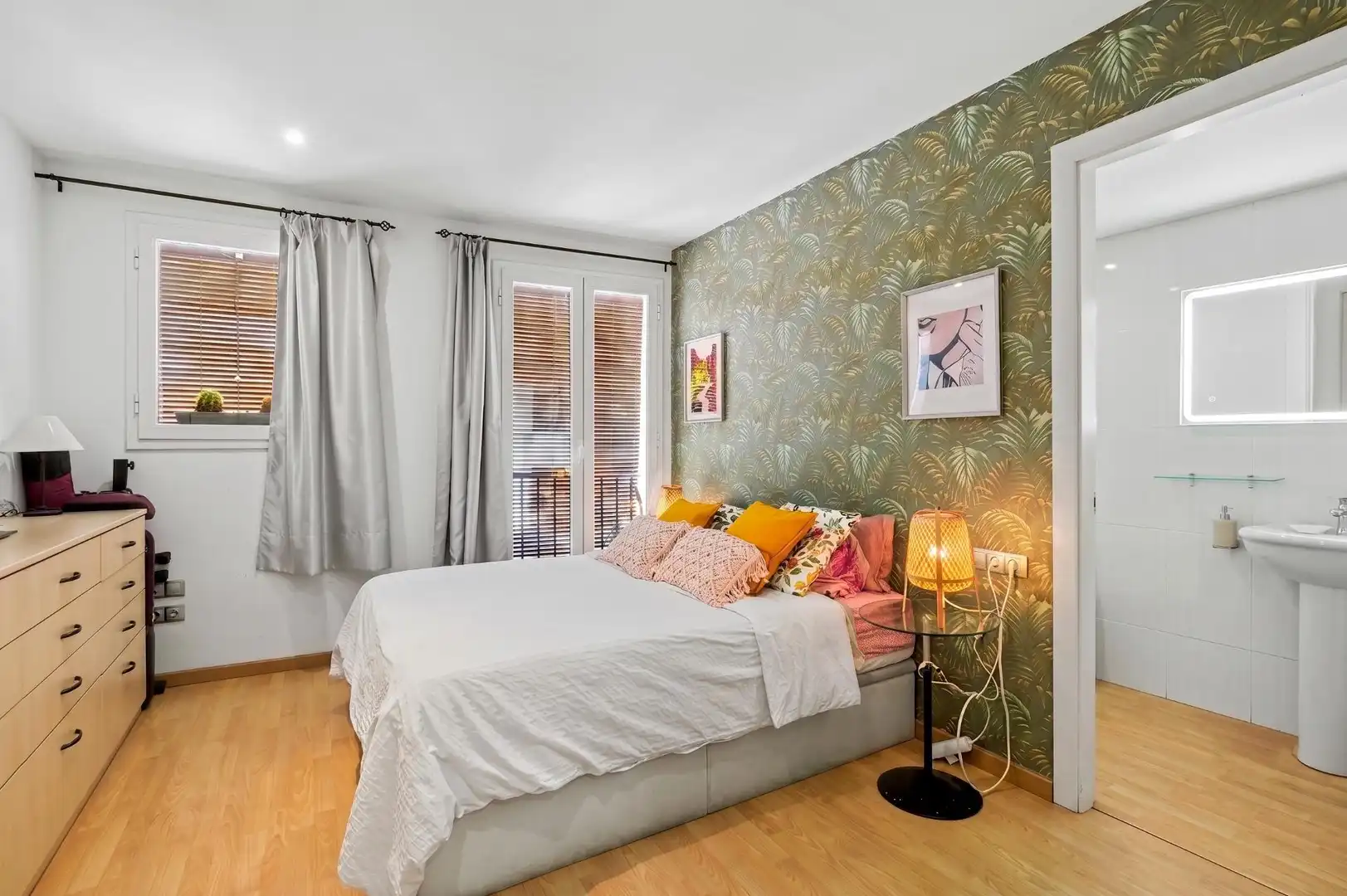 Bedroom of Flat for sale in Barcelona  with Air Conditioner, Heating and Parquet flooring