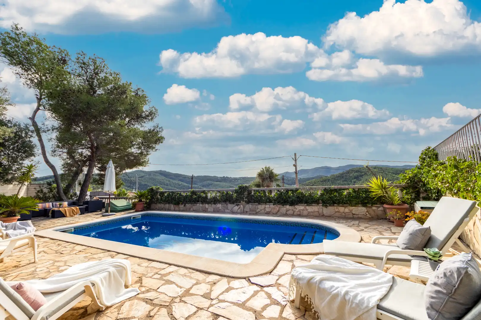 Chalet con terraza en venta en Carrer dels Pirineus, imagen 3