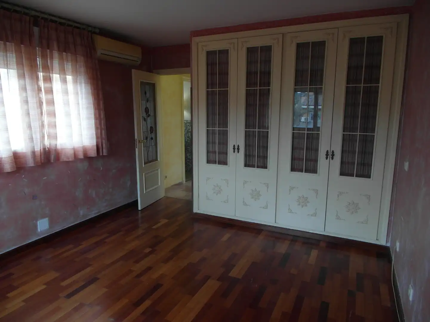 Habitación de Casa adosada en venta en Madrid con Aire acondicionado, Calefacción y Jardín privado