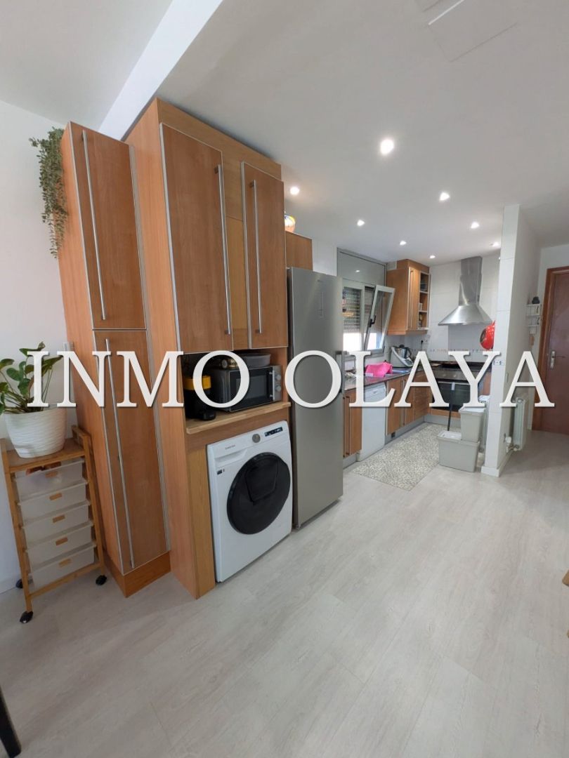 Kitchen of Flat for sale in Sant Vicenç Dels Horts  with Air Conditioner, Terrace and Furnished