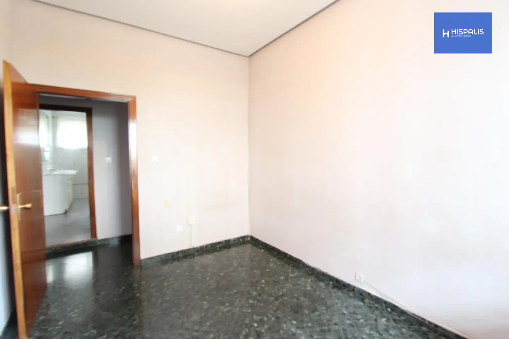 Wohnung zum Verkauf in Sevilla mit Klimaanlage und Terrasse