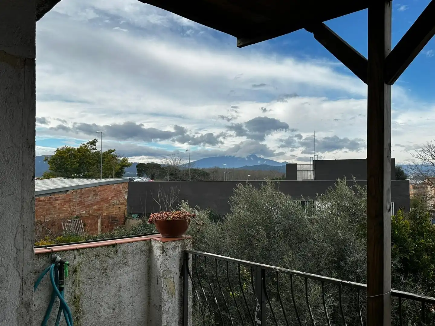 Vista exterior de Pis en venda en Tordera amb Calefacció, Terrassa i Balcó