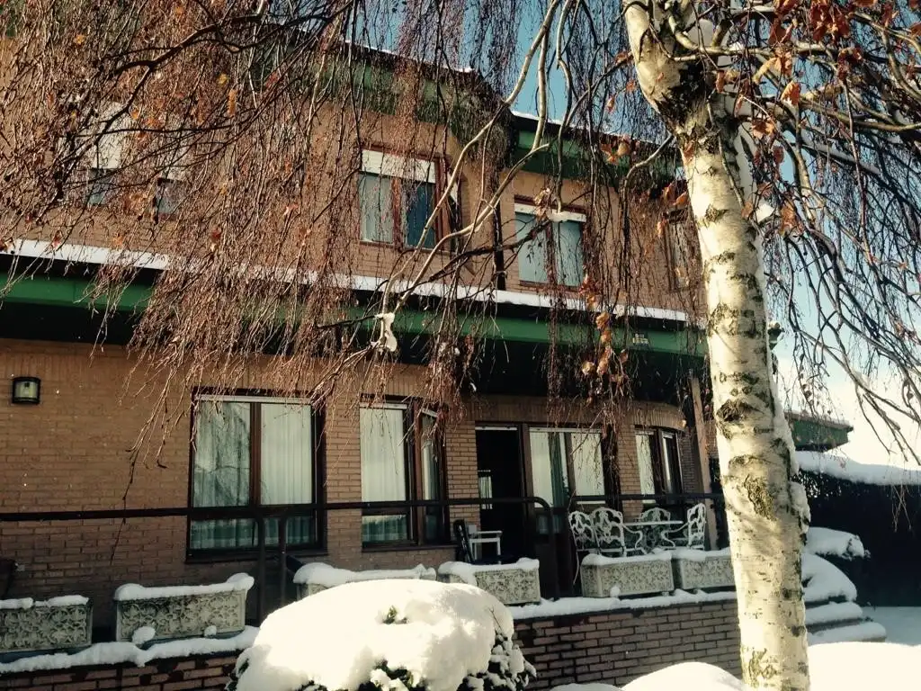 Vista exterior de Casa adosada en venta en Haro con Calefacción, Jardín privado y Terraza
