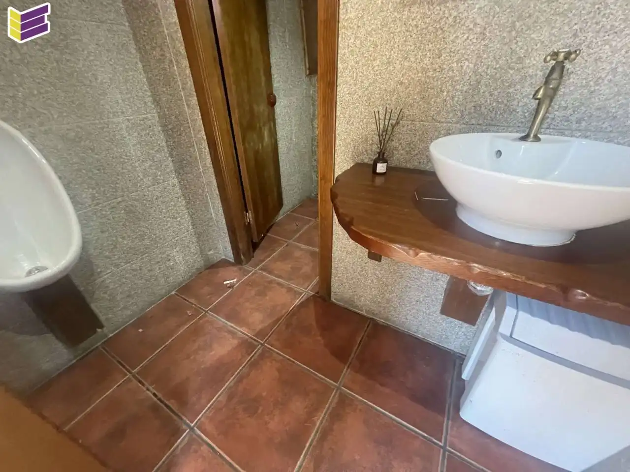 Bany de Local en venda en Tui amb Aire condicionat i Alarma
