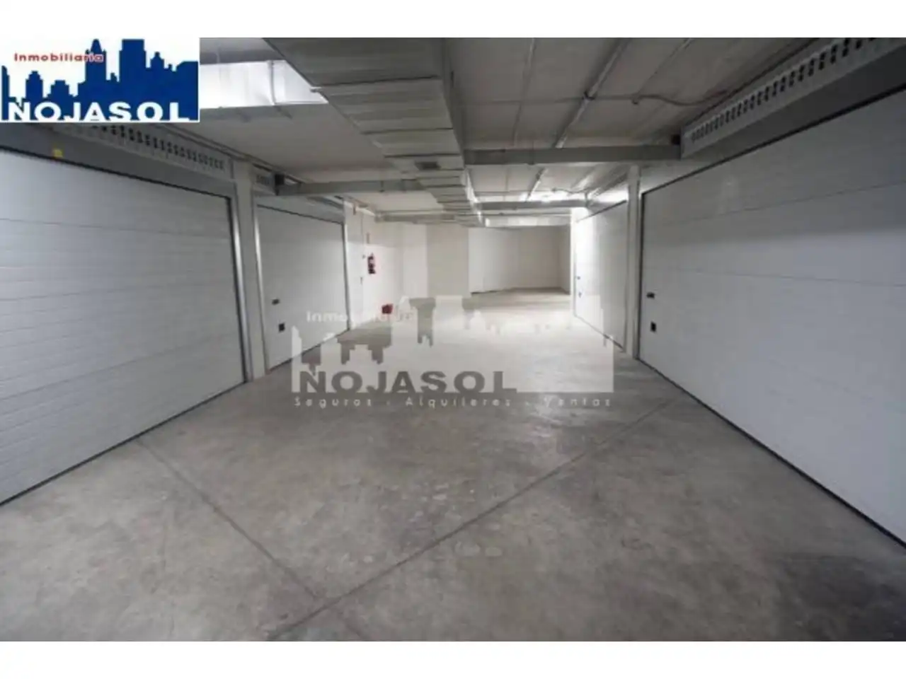 Parkplatz von Dachboden zur Miete in Noja mit Heizung, Terrasse und Abstellraum