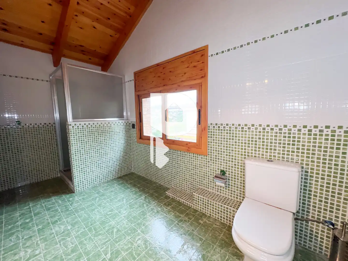 Bany de Casa o xalet en venda en Vallirana amb Aire condicionat, Calefacció i Jardí privat
