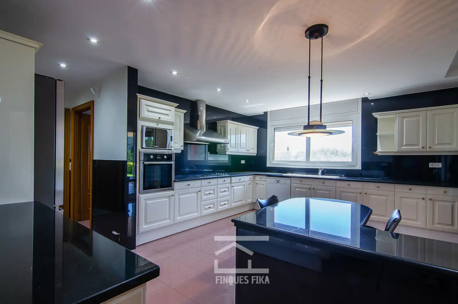 Cocina de Casa o chalet de alquiler con opción a compra en Argentona con Calefacción, Jardín privado y Terraza