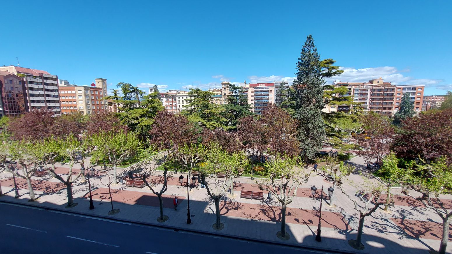 Vista exterior de Piso en venta en  Logroño con Calefacción
