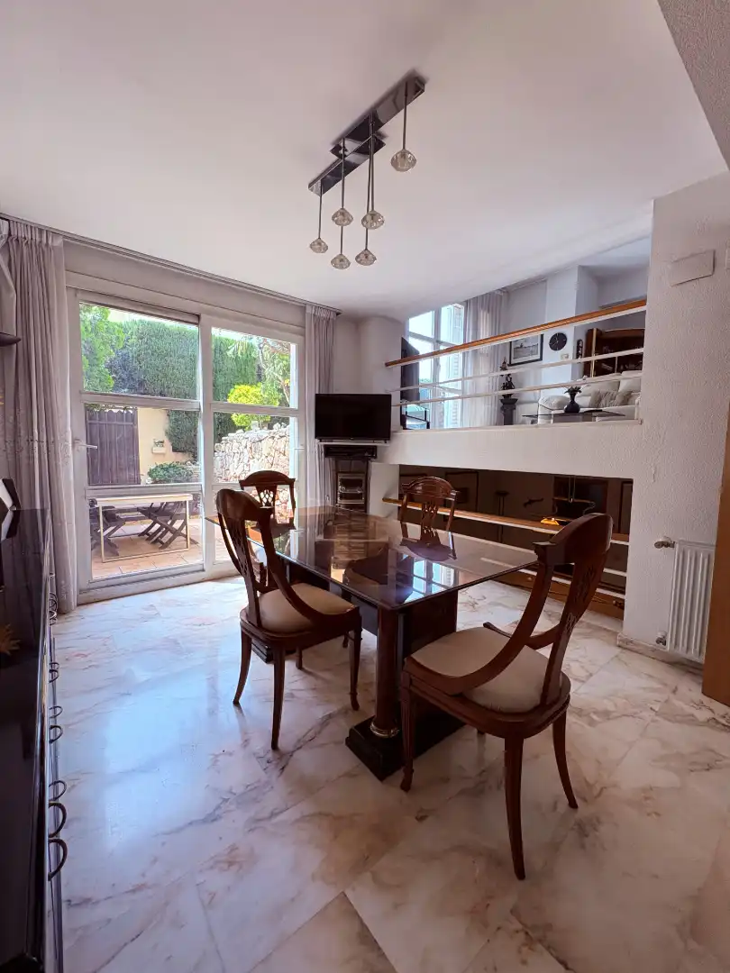 Comedor de Casa adosada en venta en Rocafort con Aire acondicionado, Calefacción y Jardín privado