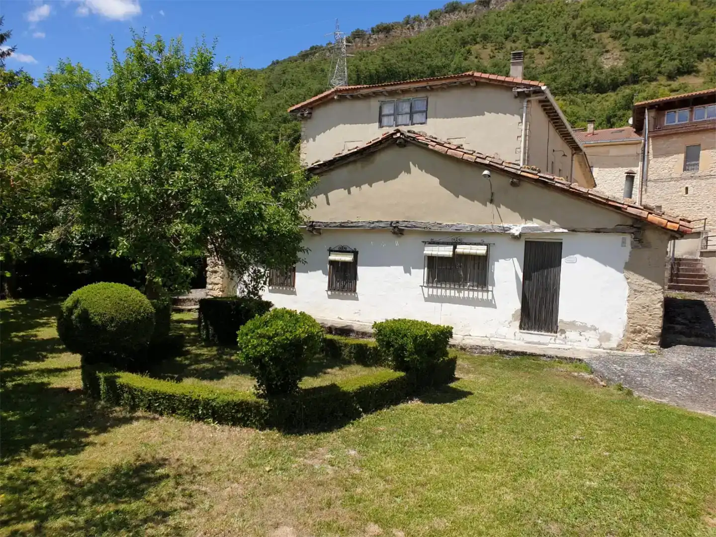 Vista exterior de Piso en venta en Valle de Losa con Amueblado