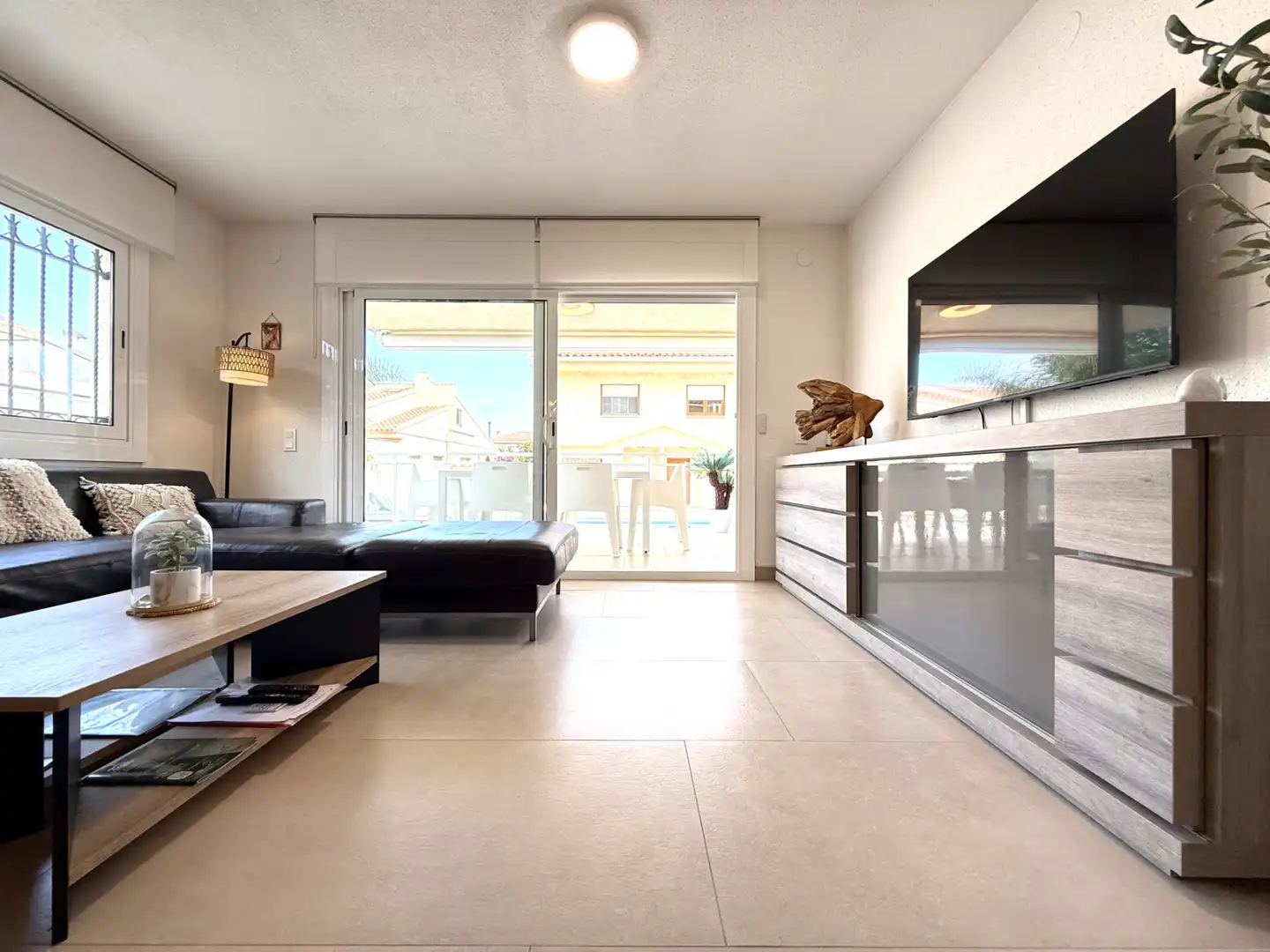 Wohnzimmer von Einfamilien-Reihenhaus zum Verkauf in Cambrils mit Klimaanlage, Heizung und Terrasse