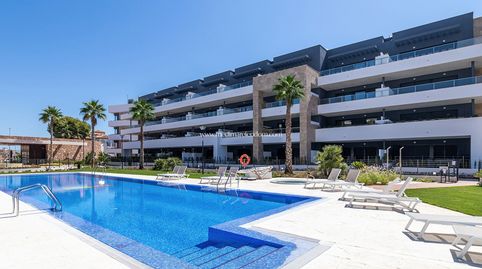 Nuevo complejo residencial que consta de modernos apartamentos con 23 dormitorios y 12 baños situados entre las zonas de La Zenia