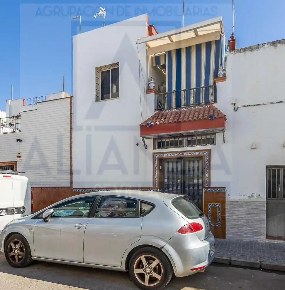 Vista exterior de Casa o chalet en venta en Camas con Aire acondicionado, Terraza y Trastero
