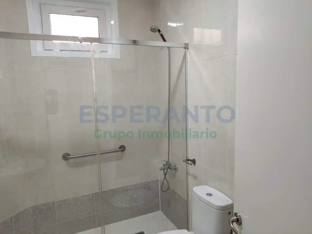 Bany de Apartament de lloguer en Málaga amb Aire condicionat, Jardí privat i TV