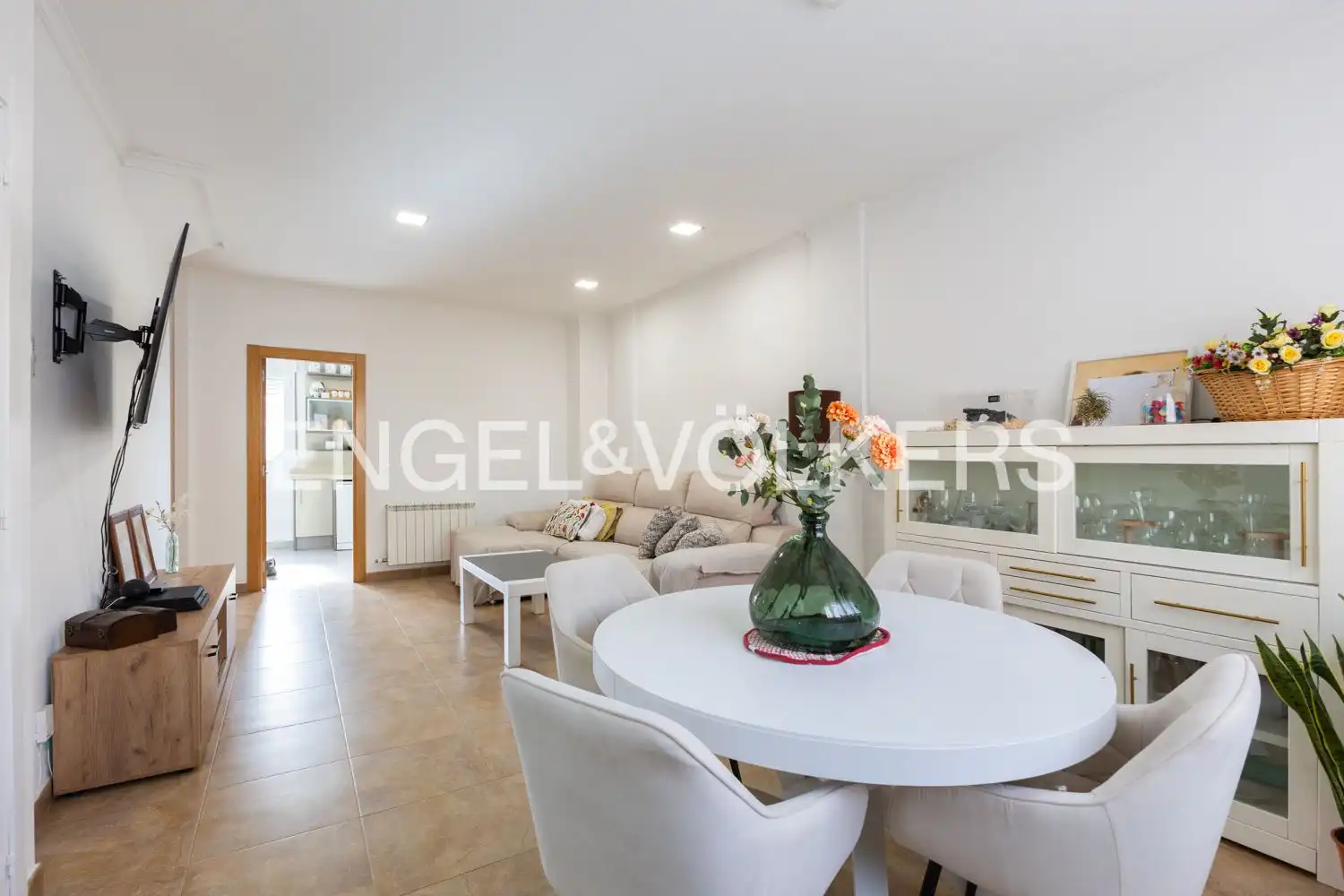 Living room of Houses for sale in Requena  with Air Conditioner, Heating and Storage room