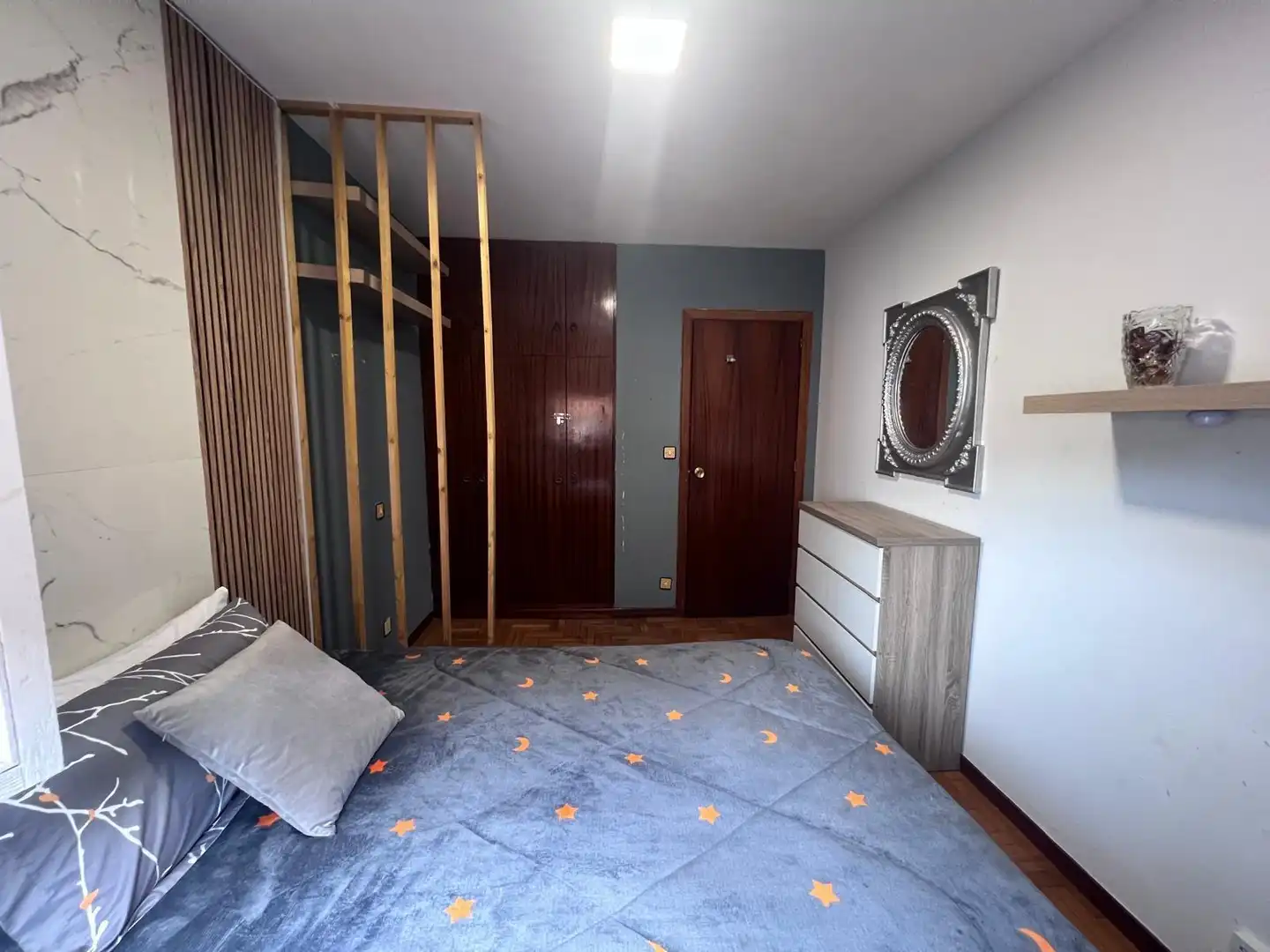 Habitación de Piso de alquiler en Oviedo  con Calefacción y Amueblado