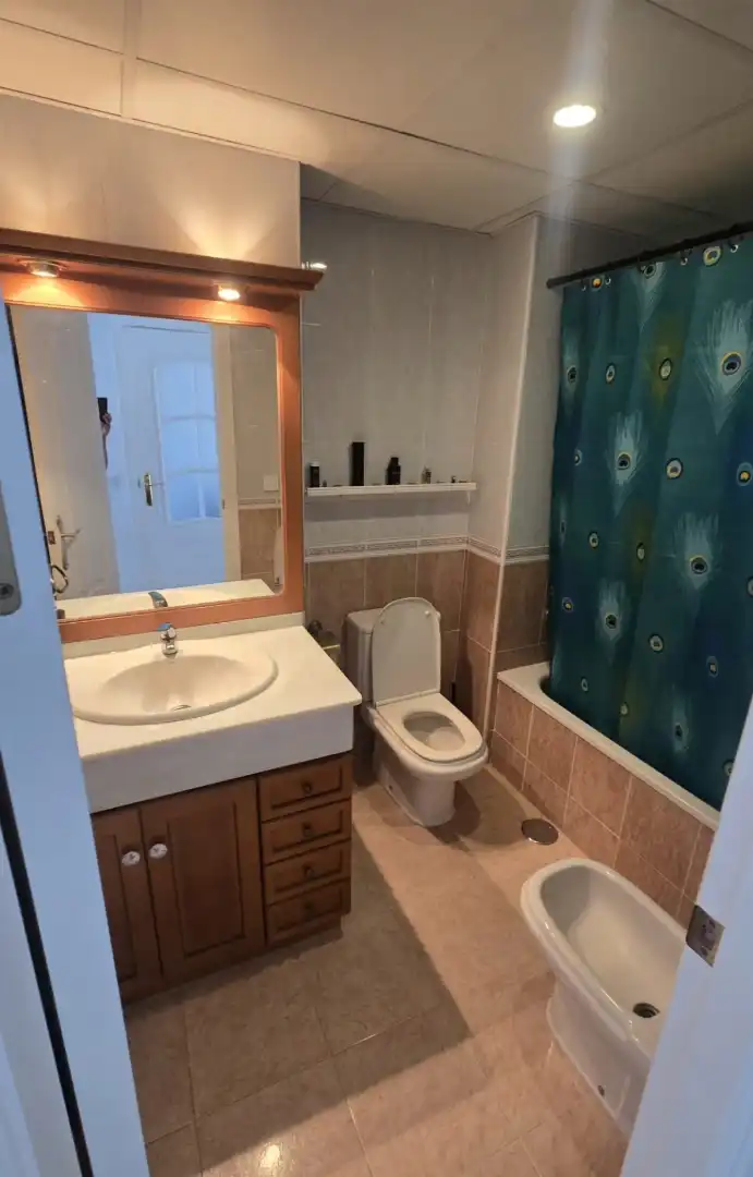 Baño de Piso de alquiler en Fuengirola con Aire acondicionado, Calefacción y Terraza