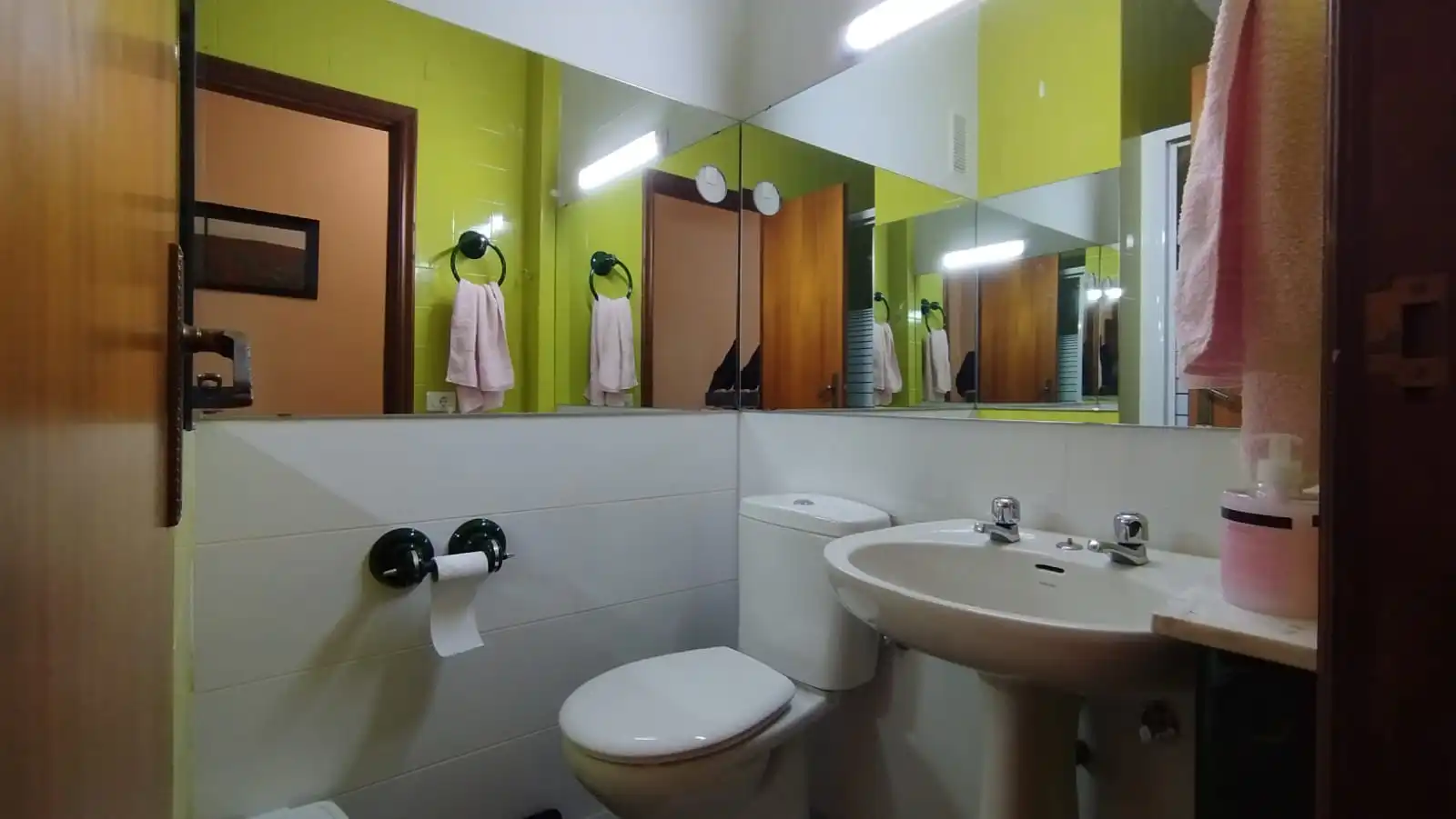 Badezimmer von Wohnung zur untervermieten in Salamanca mit Heizung, Parkett und Möbliert