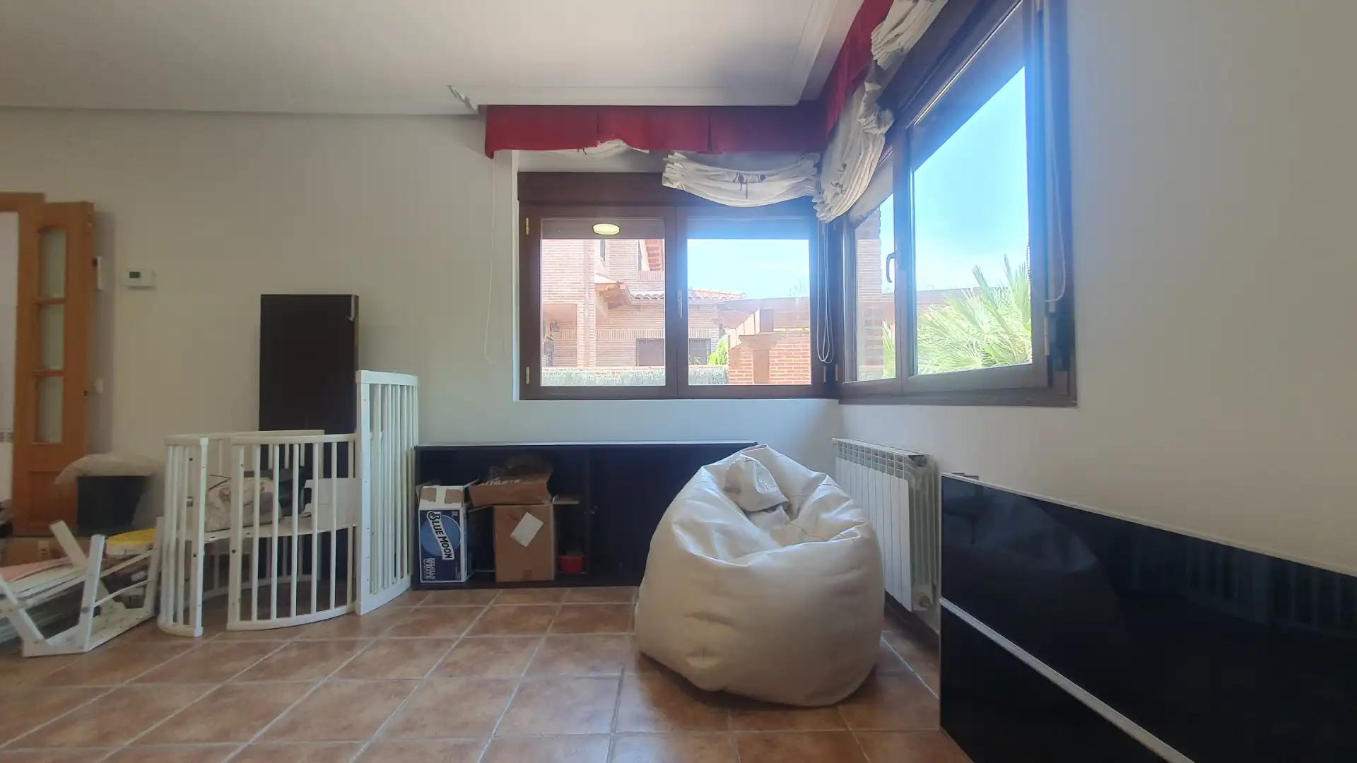 Sala d'estar de Casa adosada en venda en Olías del Rey amb Aire condicionat, Calefacció i Jardí privat
