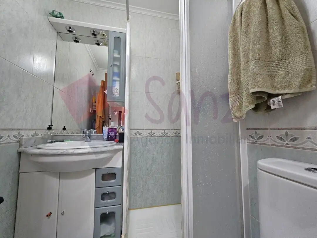 Badezimmer von Wohnungen zum Verkauf in  Logroño mit Heizung und Abstellraum