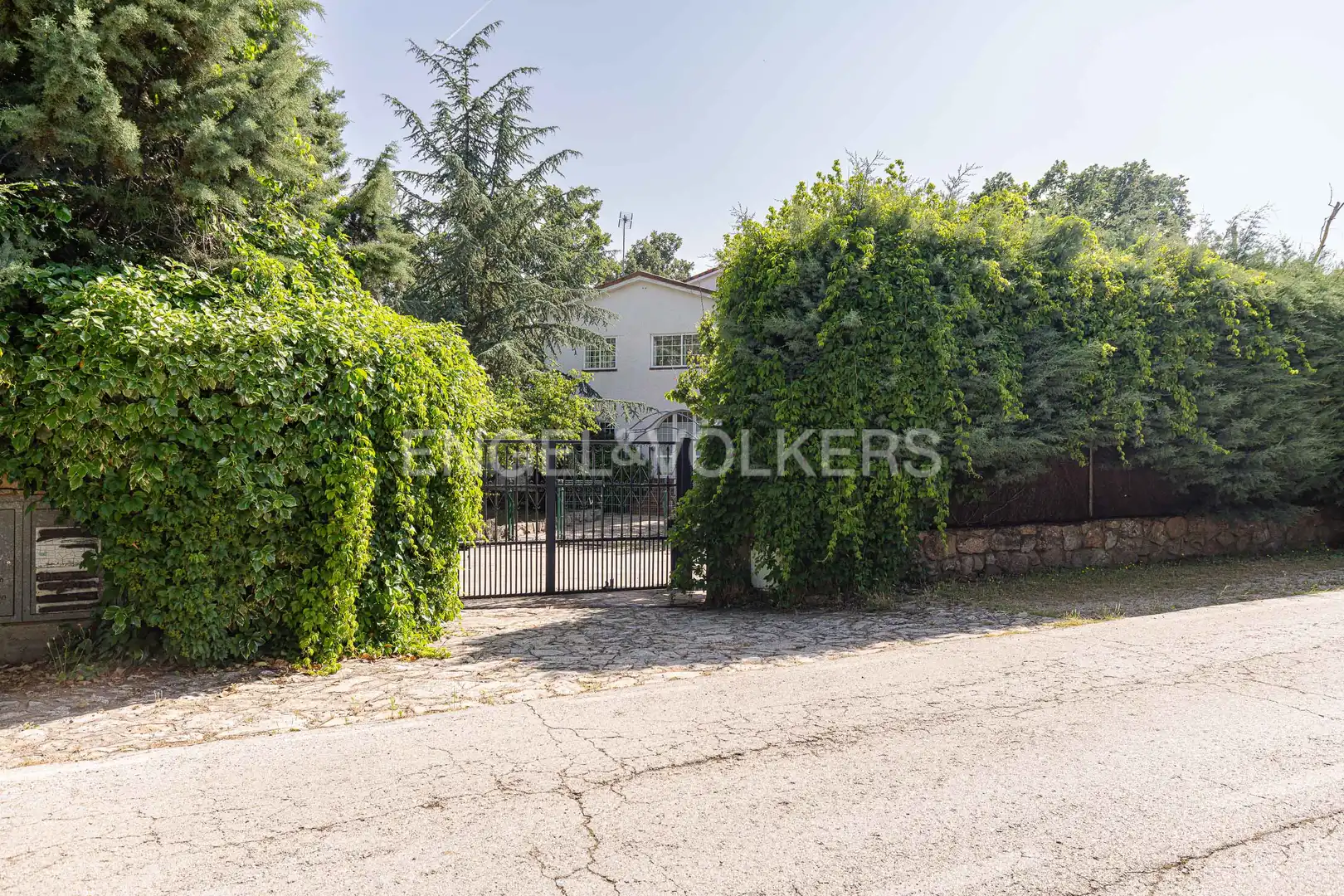 Exterior view of Houses for sale in Valdemorillo  with Heating, Private garden and Parquet flooring