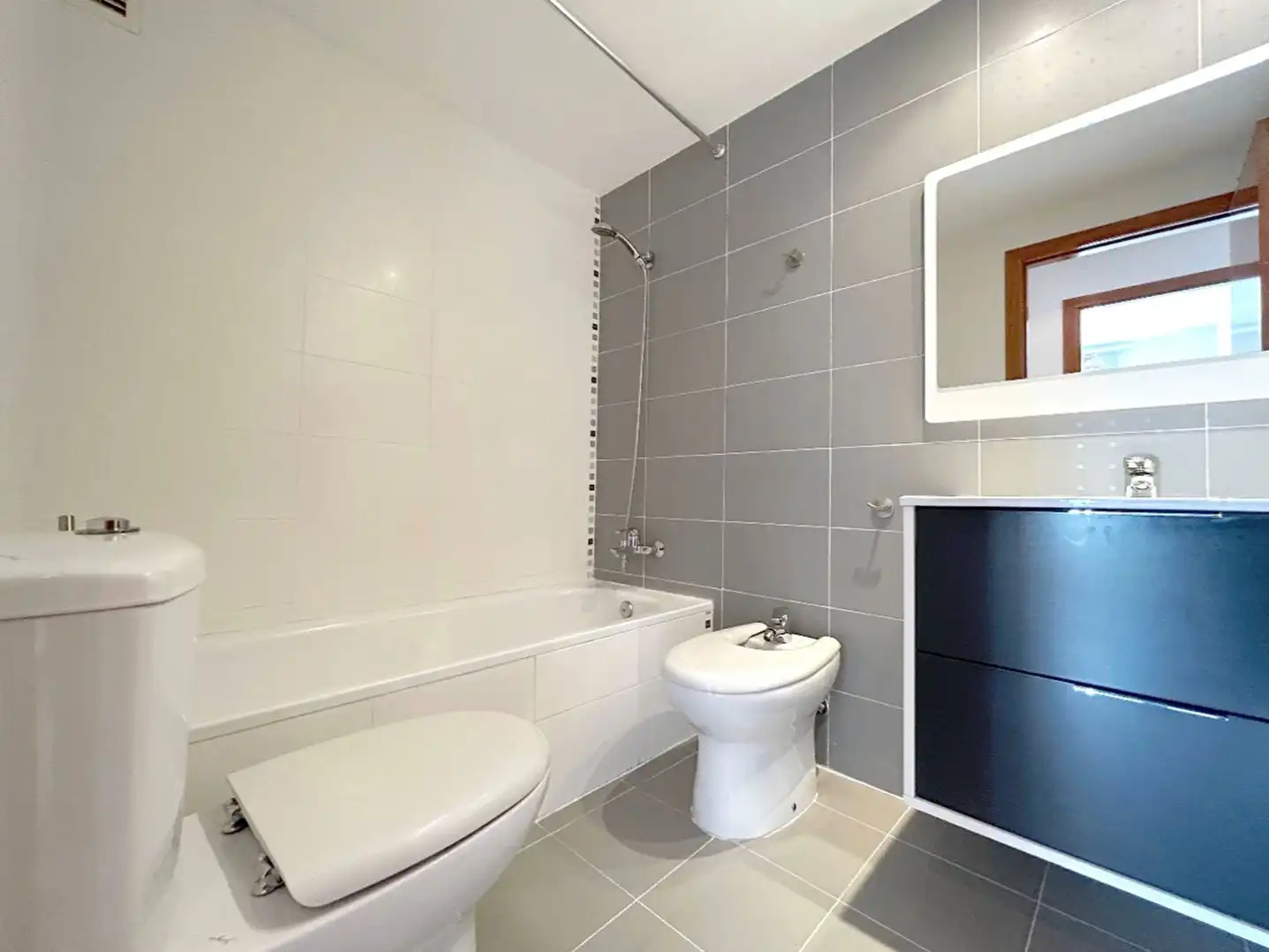 Baño de Piso de alquiler en Emperador con Aire acondicionado, Calefacción y Trastero