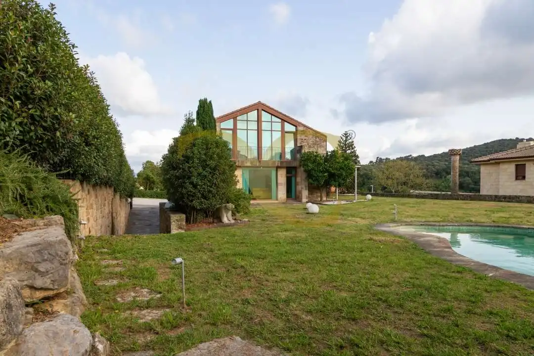Vista exterior de Casa o chalet en venta en Santa Cruz de Bezana con Aire acondicionado, Calefacción y Jardín privado