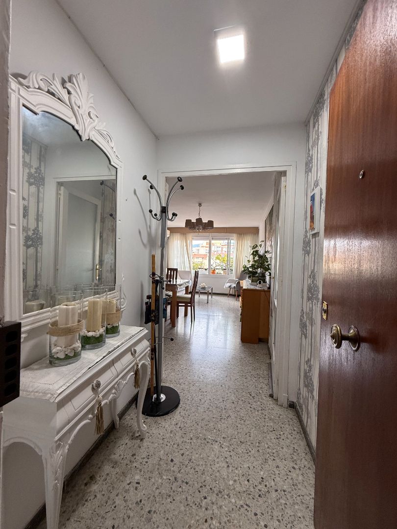 Flat for sale in Terrassa  with Air Conditioner and Oven