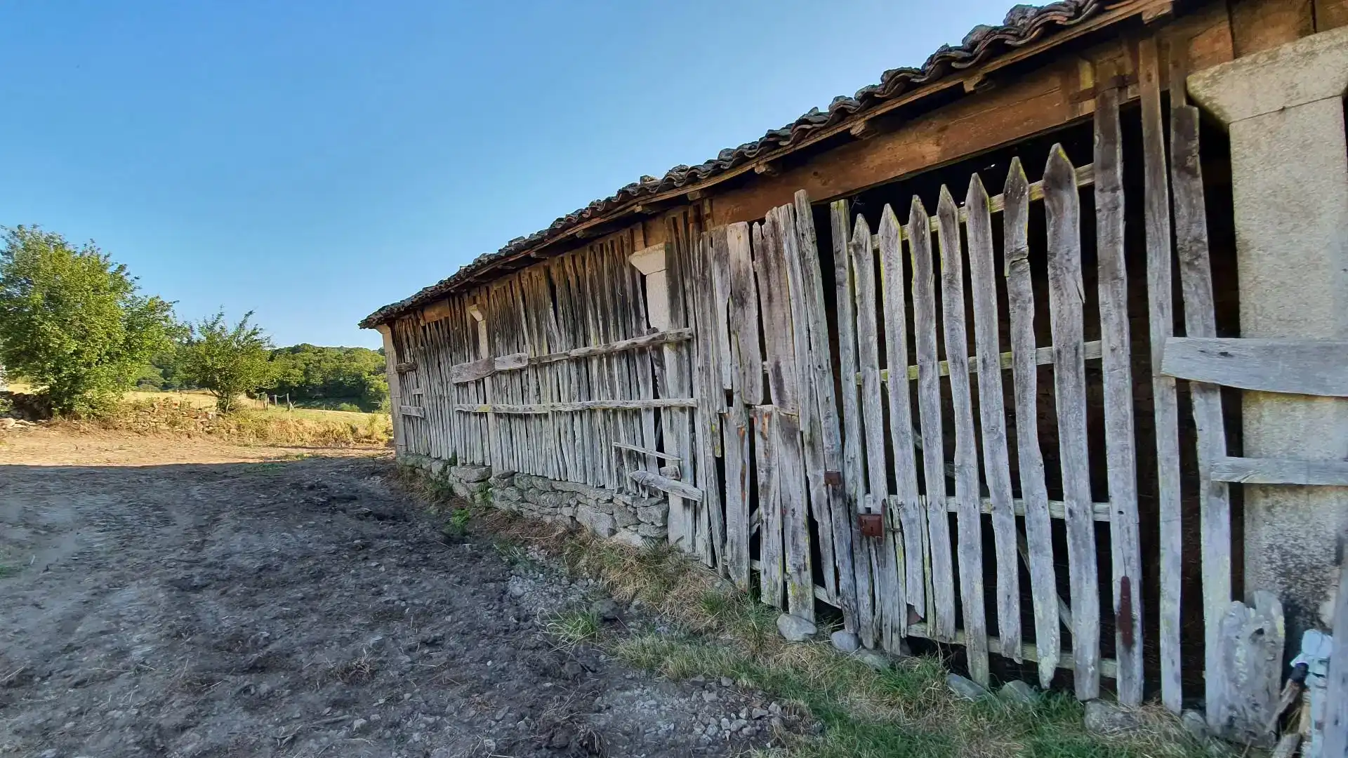 Vista exterior de Casa adosada en venda en Rodeiro amb Jardí privat i Traster