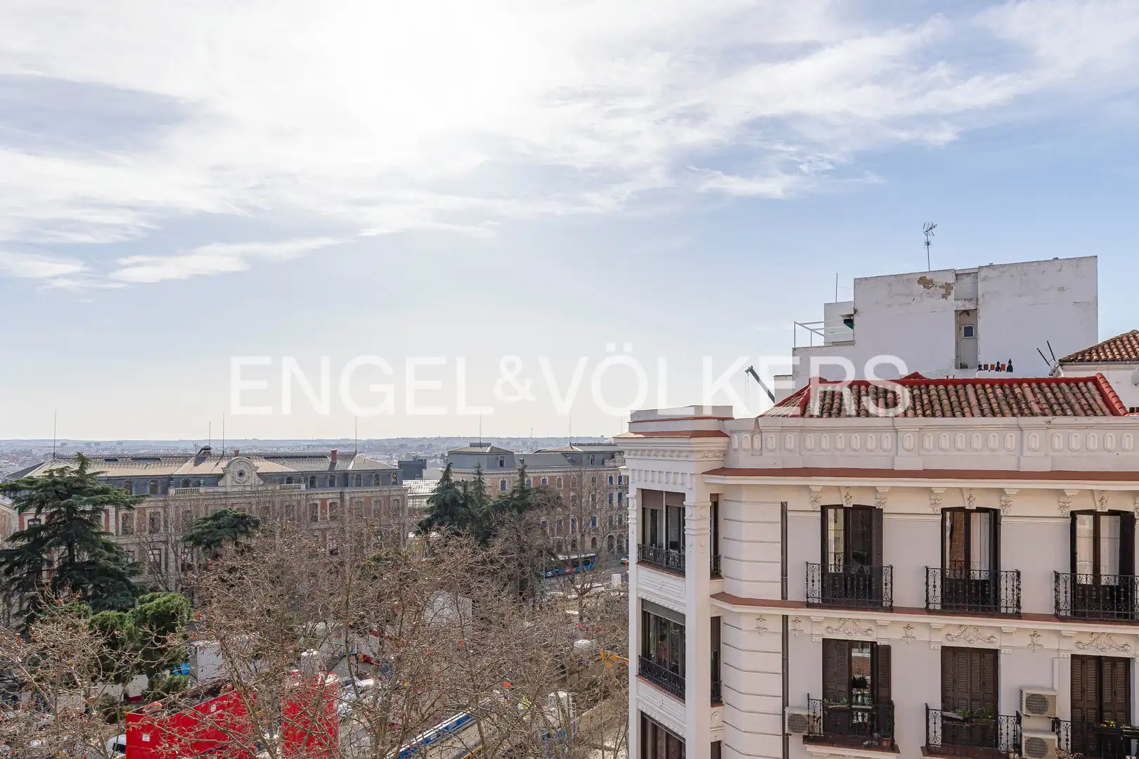 Außenansicht von Wohnung zum Verkauf in  Madrid Capital mit Klimaanlage, Heizung und Parkett
