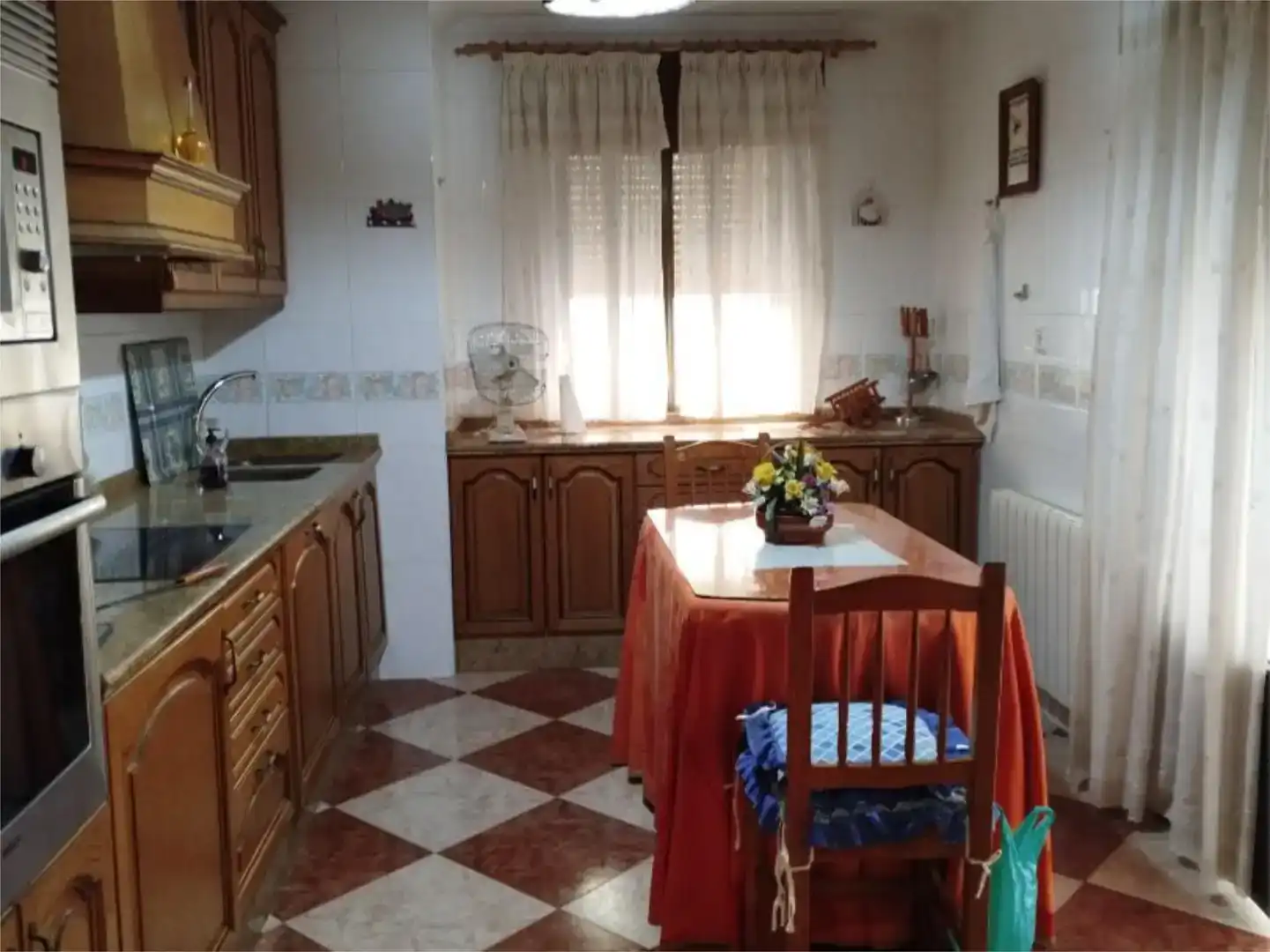 Cuina de Casa adosada en venda en Coria amb Aire condicionat i Balcó