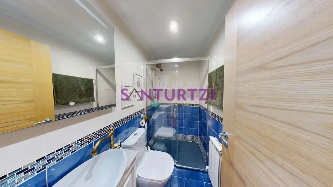 Baño de Piso en venta en Santurtzi  con Calefacción, Terraza y Trastero