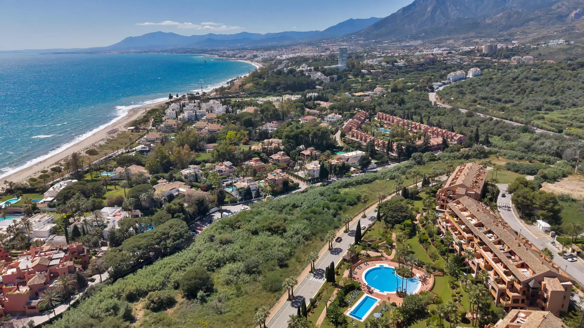 Vista exterior de Apartament en venda en Marbella amb Aire condicionat, Calefacció i Jardí privat