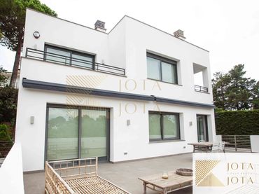 Casa con balcone in vendita a Montgoda
