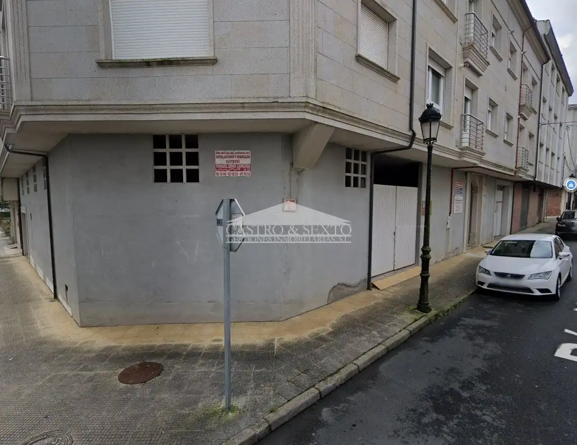Locale commerciale in vendita a Rúa Xesús Bal Gay 12
