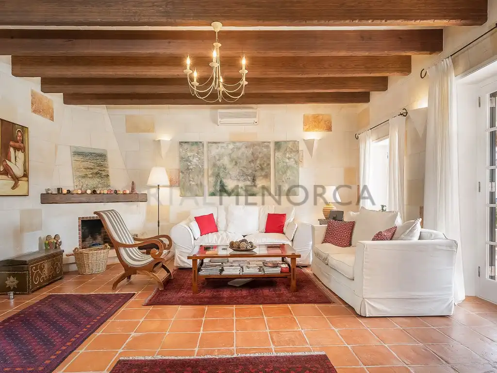 Sala d'estar de Finca rústica en venda en Maó - Mahón amb Aire condicionat, Calefacció i Piscina