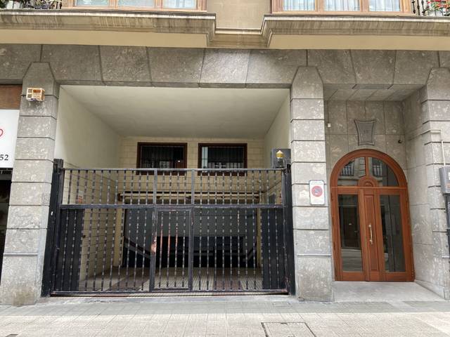 Garaje en Alquiler en Ledesma Musikariaren Kalea, 17 en Ensanche - Moyua - Diputación