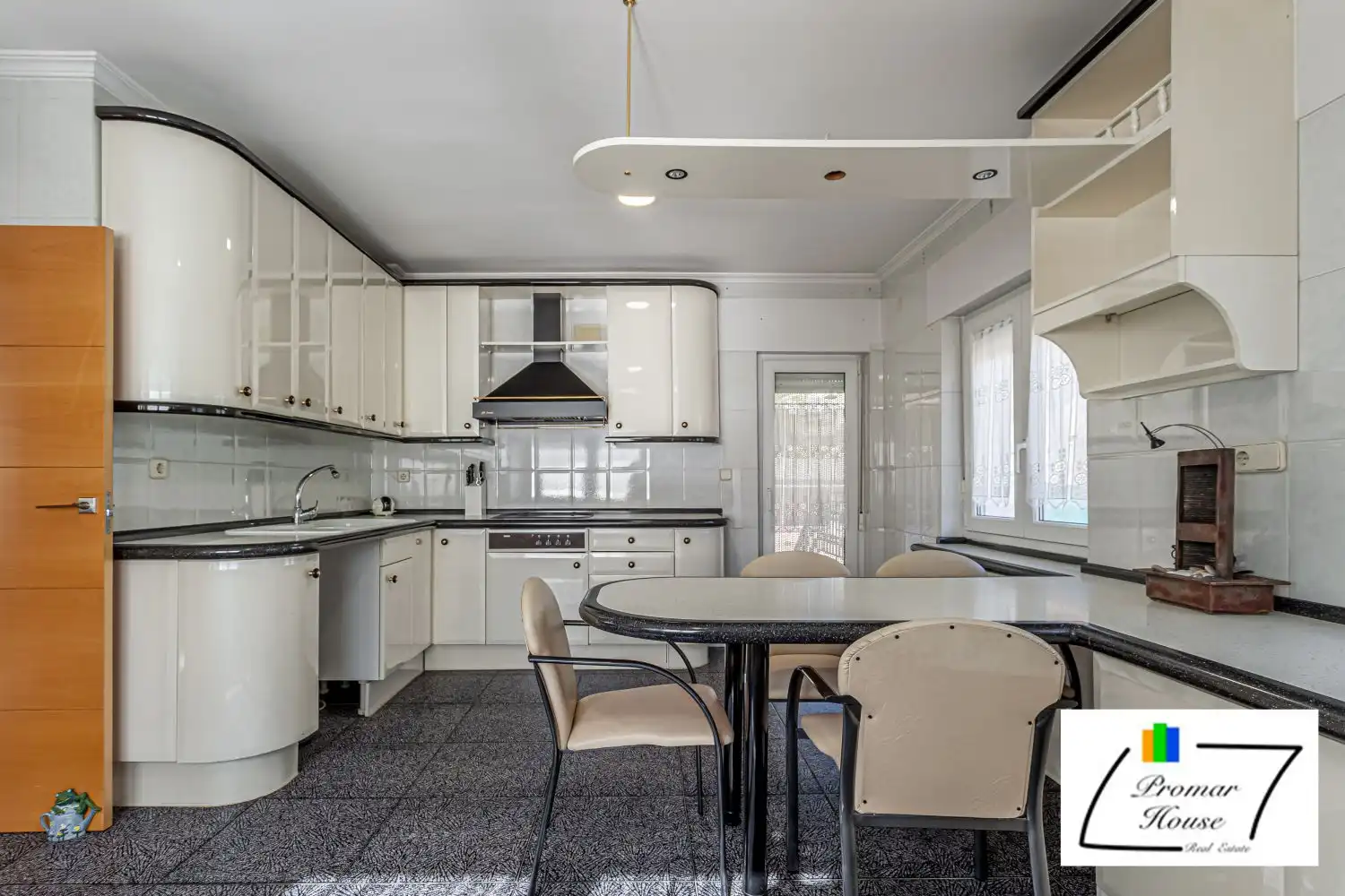 Cocina de Casa o chalet en venta en Ávila con Calefacción, Jardín privado y Terraza